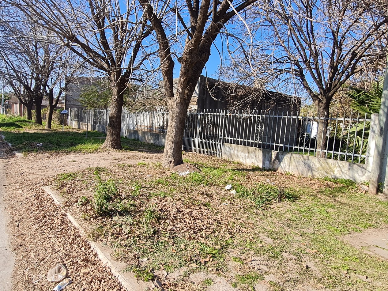 CASA A REFACCIONAR SOBRE TERRENO GRANDES DIMENSIONES 