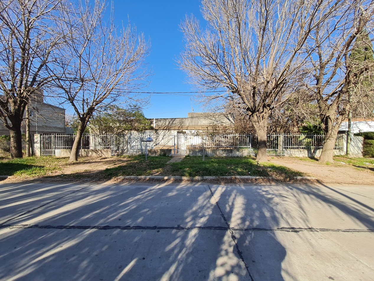 CASA A REFACCIONAR SOBRE TERRENO GRANDES DIMENSIONES 