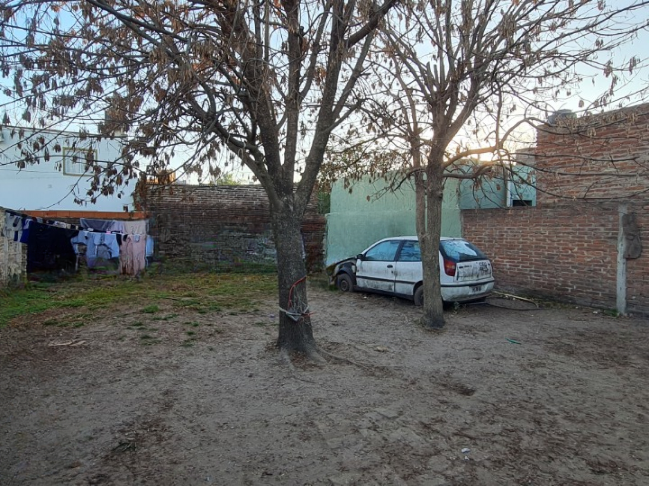 CASA A REFACCIONAR CON AMPLIO PATIO