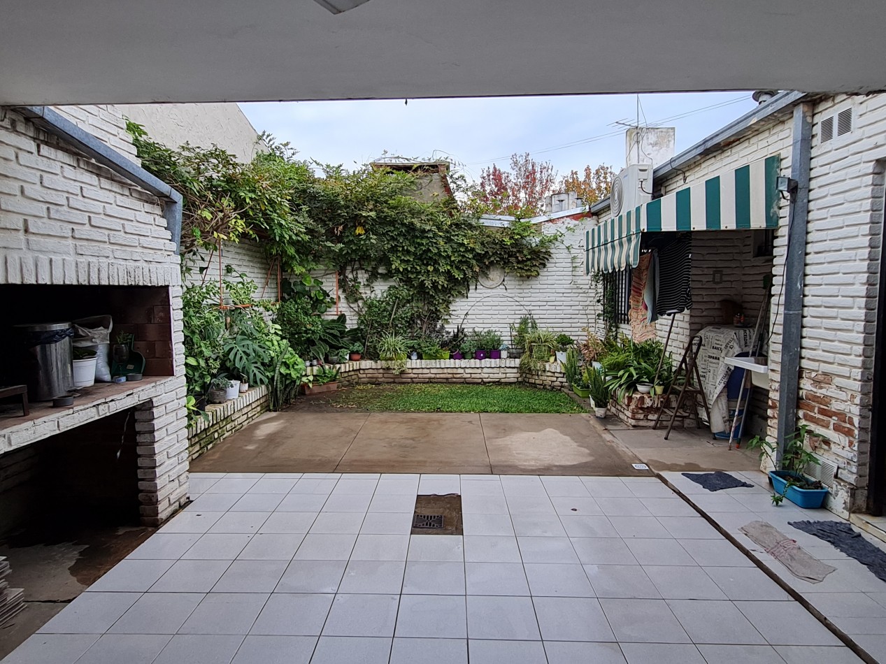 HERMOSA CASA EN ESQUINA BARRIO LUZ Y FUERZA