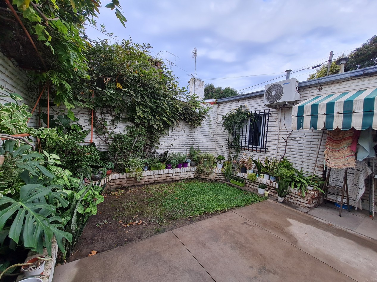 HERMOSA CASA EN ESQUINA BARRIO LUZ Y FUERZA