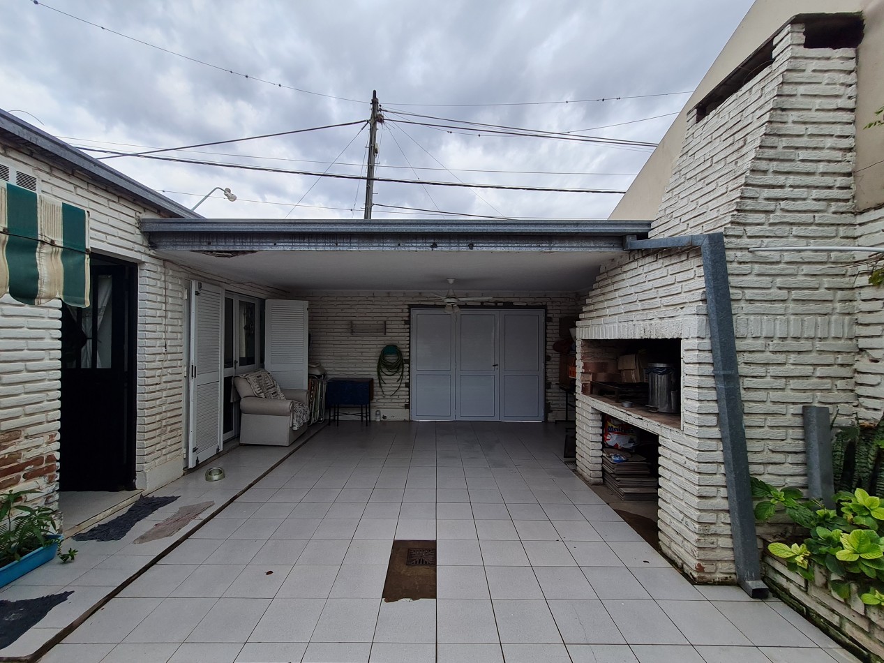 HERMOSA CASA EN ESQUINA BARRIO LUZ Y FUERZA