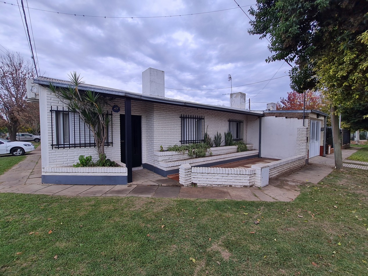 HERMOSA CASA EN ESQUINA BARRIO LUZ Y FUERZA