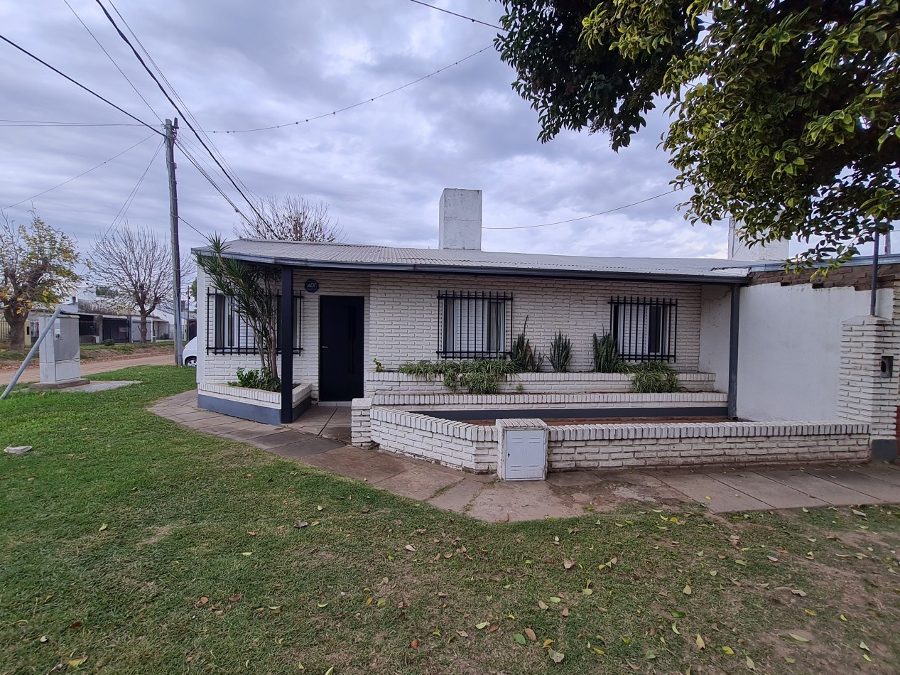 HERMOSA CASA EN ESQUINA BARRIO LUZ Y FUERZA