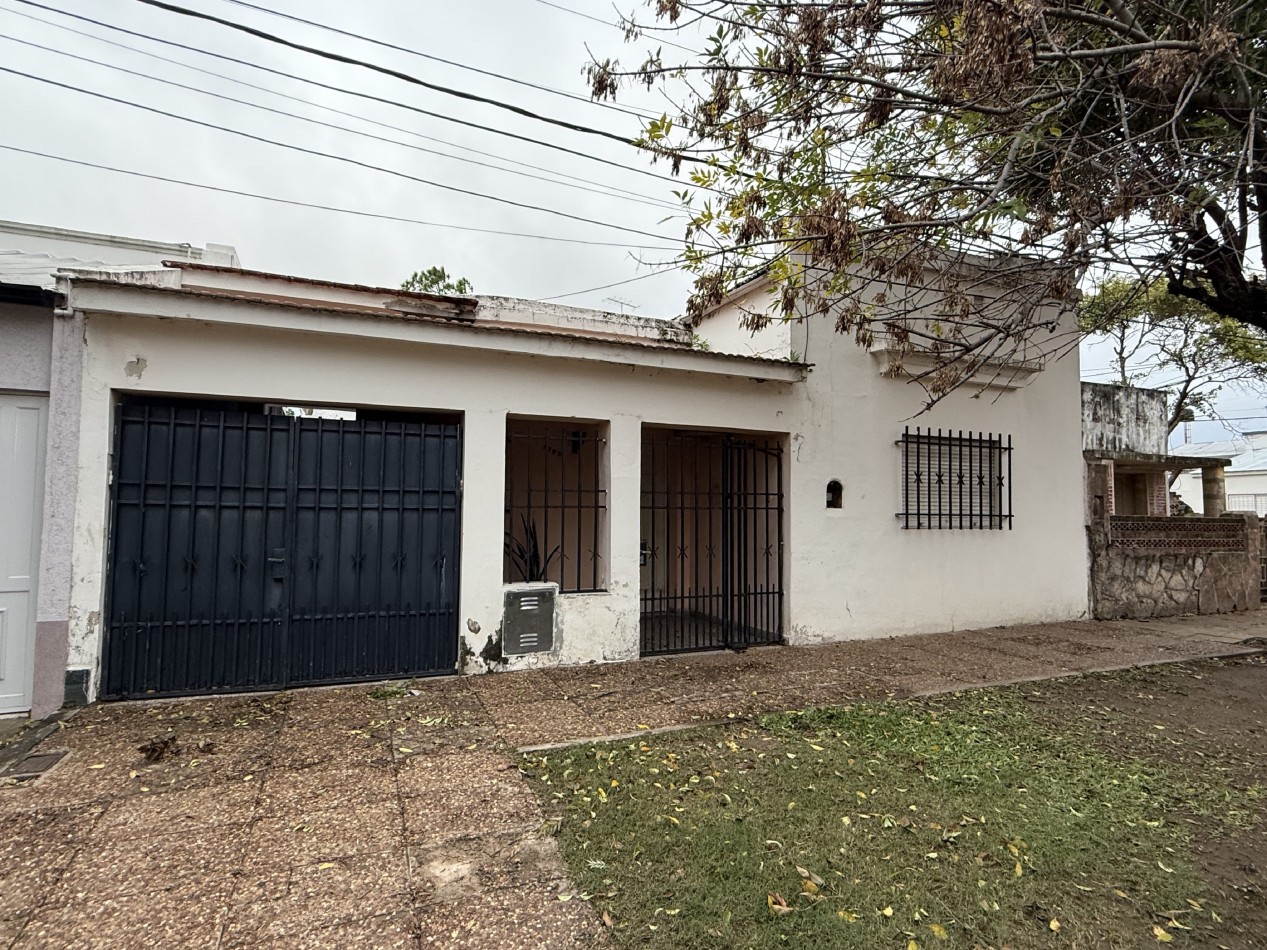 CASA A MTS DE PLAZA PRINCIPAL Y COSTANERA SANTOTOMECINA