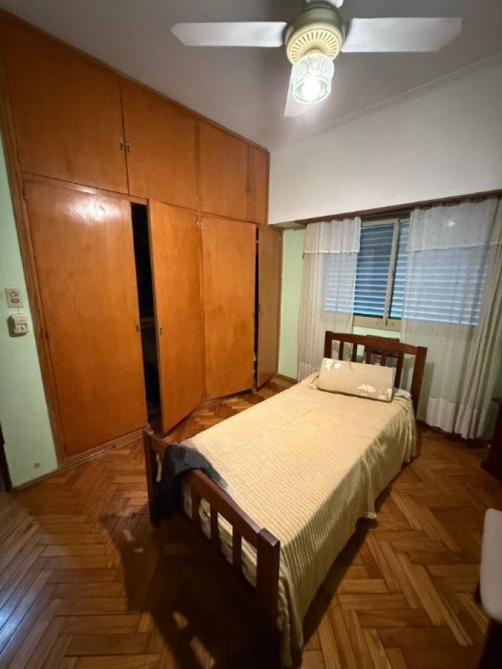 CASA CENTRICA CON PILETA, QUINCHO Y COCHERA 