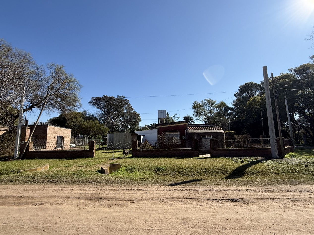 CASA SOBRE AMPLIO TERRENO EN ESQUINA B°JORGE NEWBERY