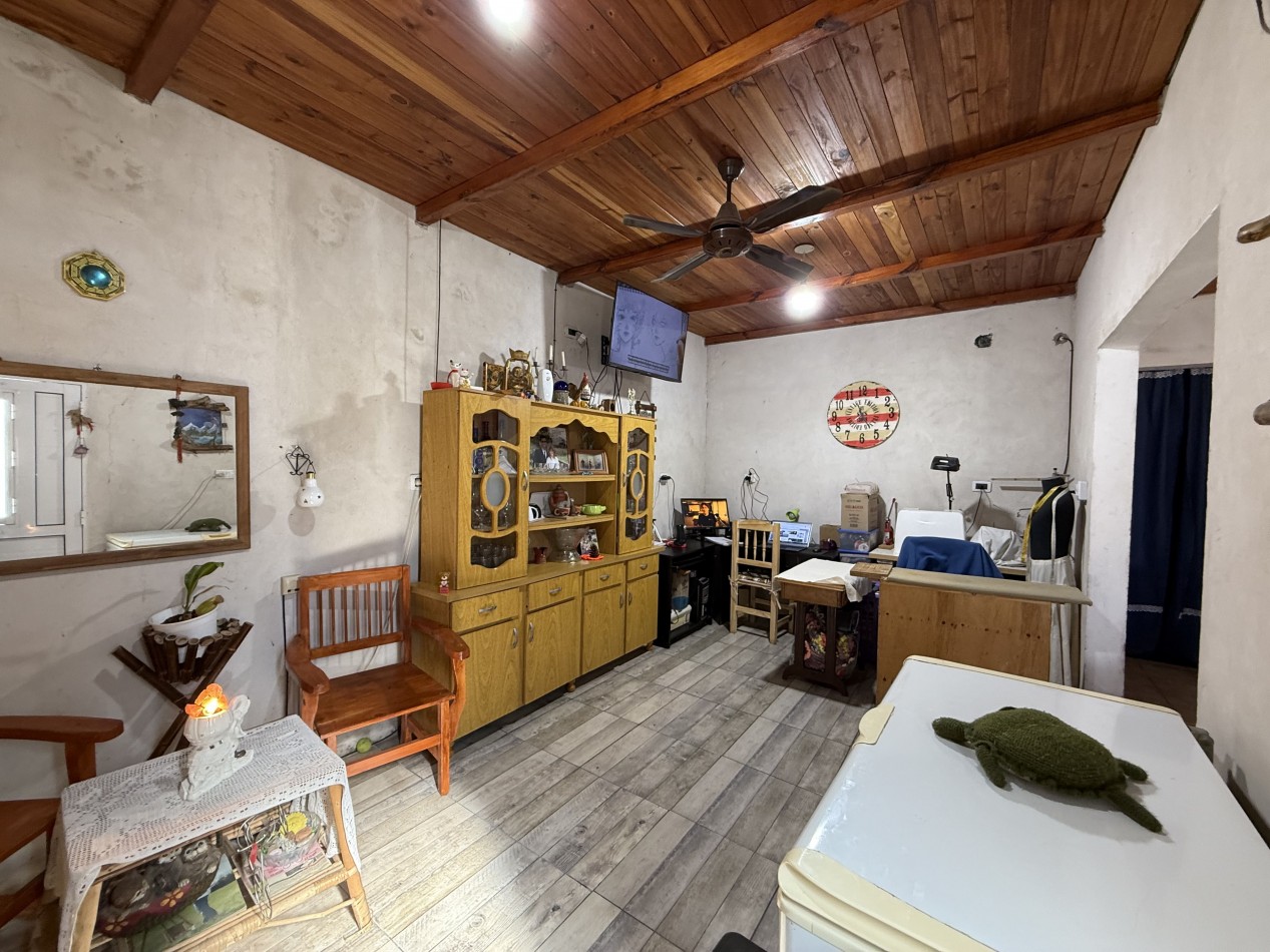CASA + DPTO A MTS DE CALLE SARMIENTO