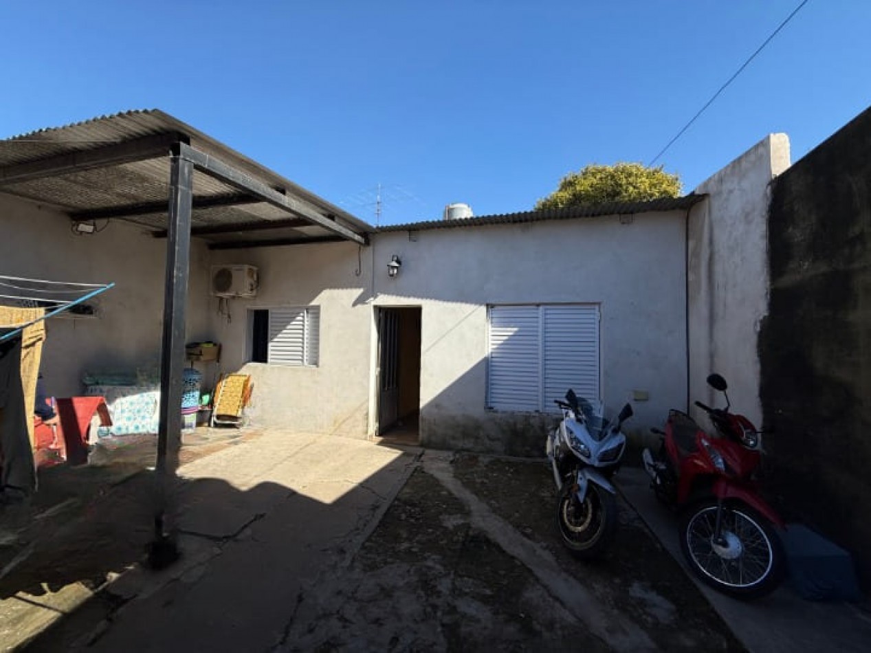 CASA + DPTO A MTS DE CALLE SARMIENTO
