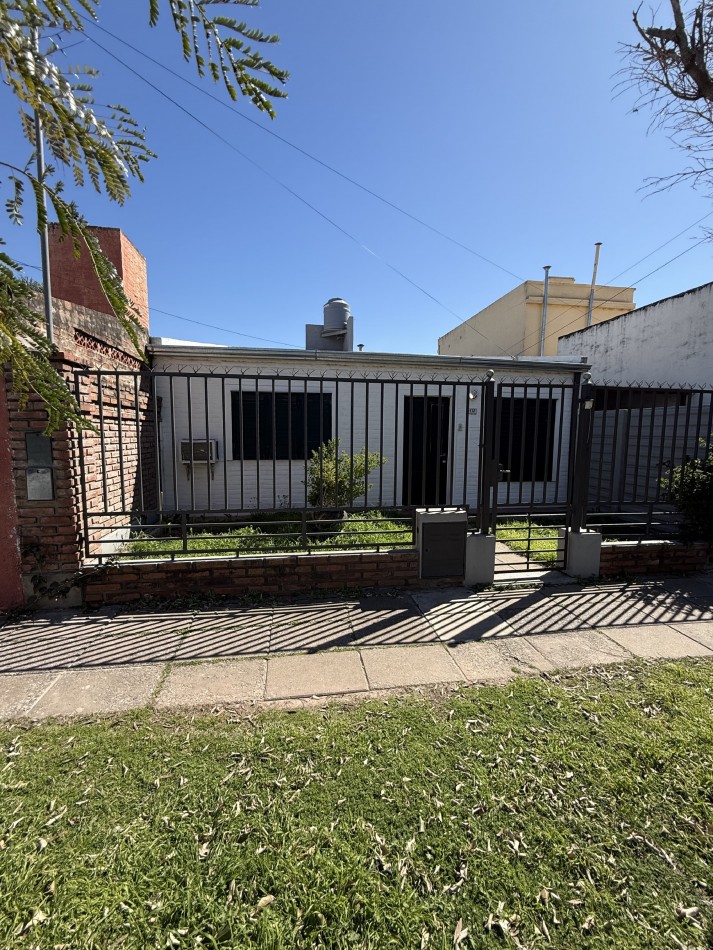 ALQUILER CASA 2 DORMITORIOS A 200 MTS AL ESTE DE AV. LUJAN 