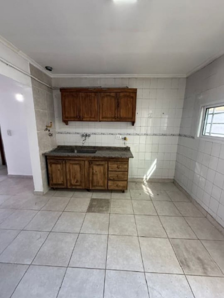 ALQUILER CASA 2 DORMITORIOS A 200 MTS AL ESTE DE AV. LUJAN 