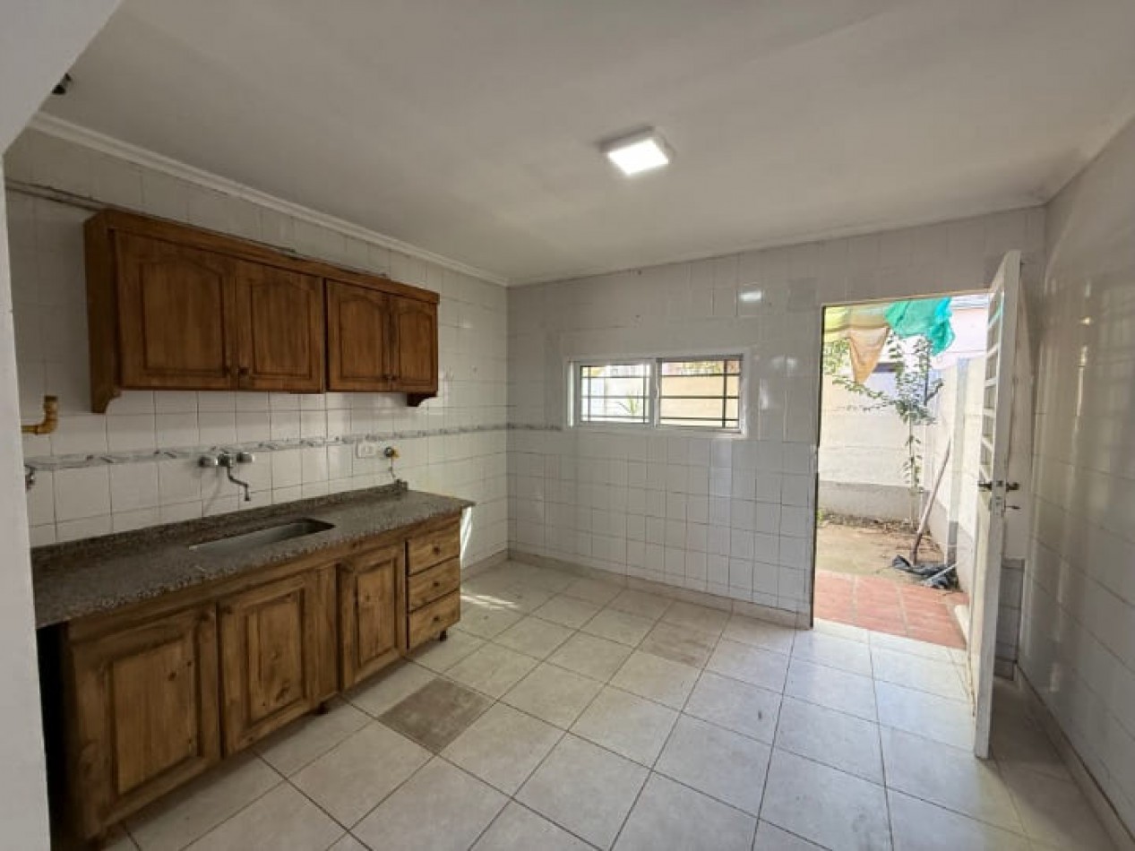ALQUILER CASA 2 DORMITORIOS A 200 MTS AL ESTE DE AV. LUJAN 