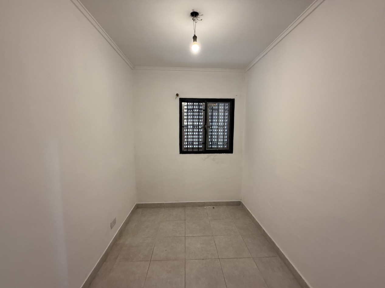 ALQUILER CASA 2 DORMITORIOS A 200 MTS AL ESTE DE AV. LUJAN 