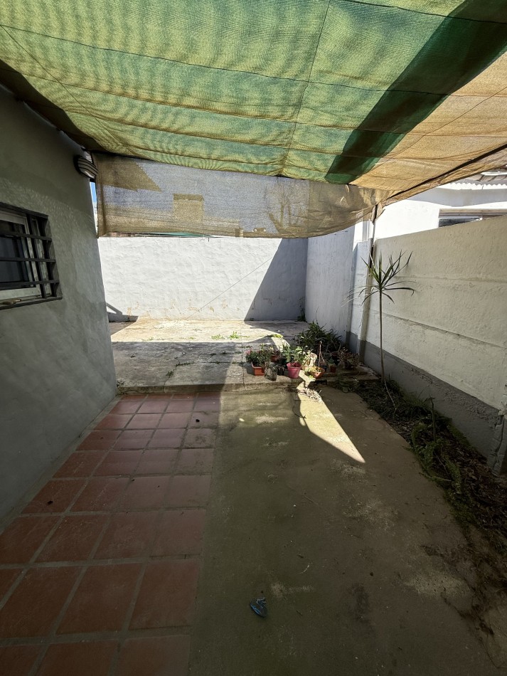 ALQUILER CASA 2 DORMITORIOS A 200 MTS AL ESTE DE AV. LUJAN 