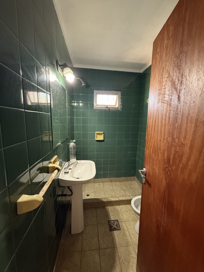ALQUILER CASA 2 DORMITORIOS A 200 MTS AL ESTE DE AV. LUJAN 