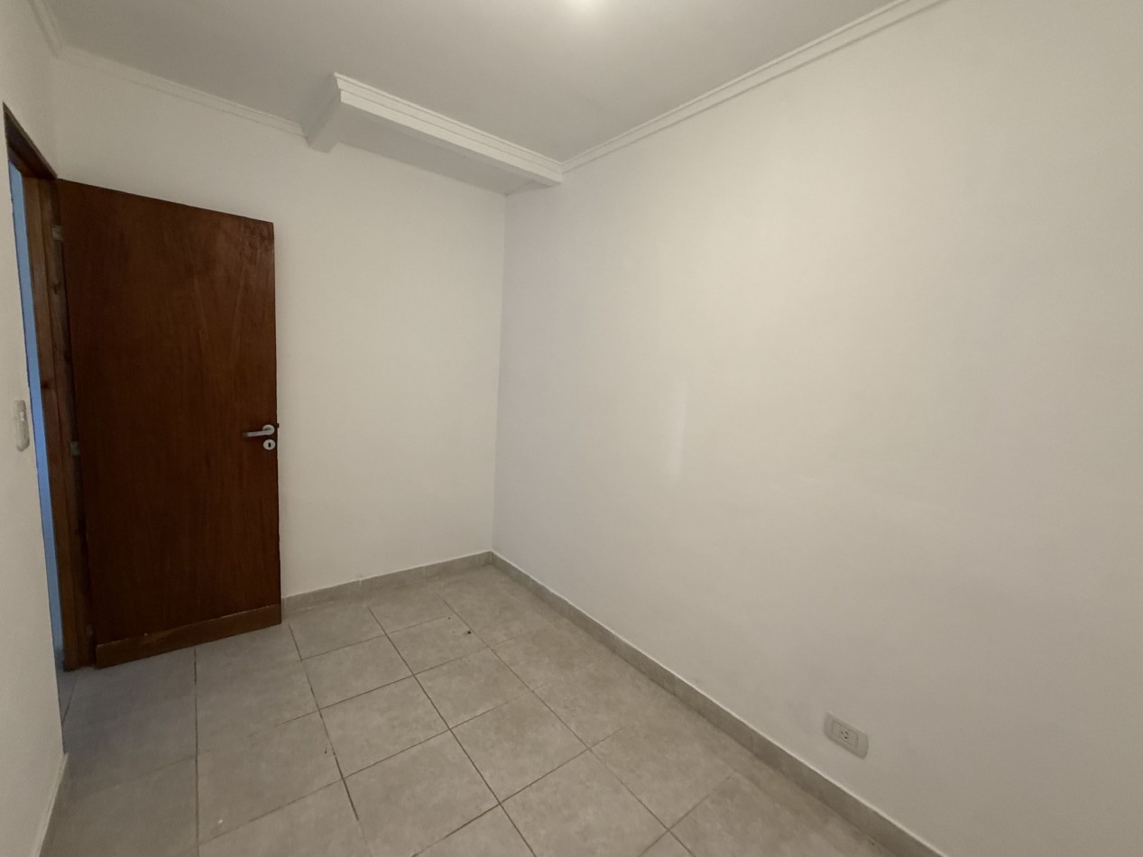 ALQUILER CASA 2 DORMITORIOS A 200 MTS AL ESTE DE AV. LUJAN 