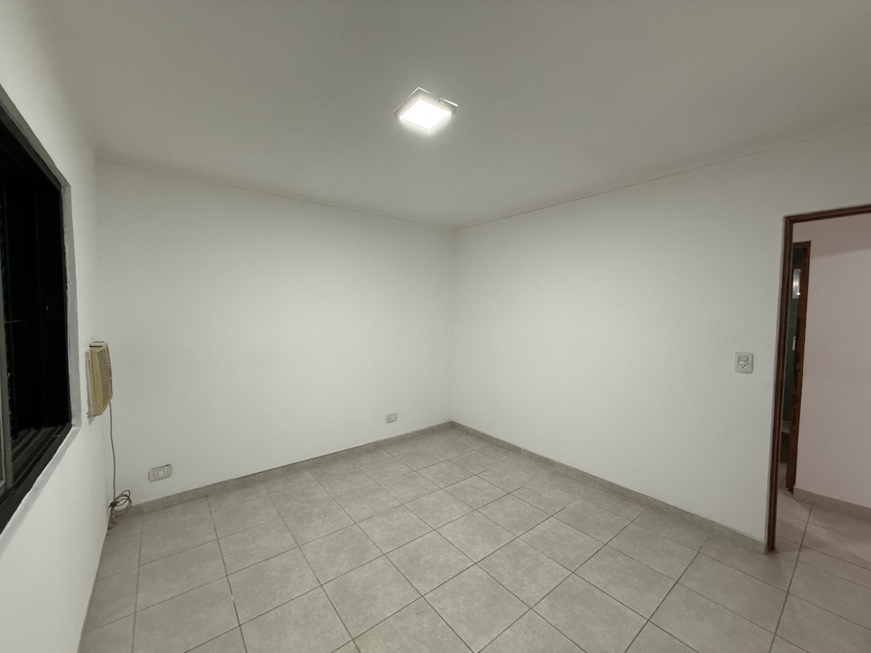 ALQUILER CASA 2 DORMITORIOS A 200 MTS AL ESTE DE AV. LUJAN 