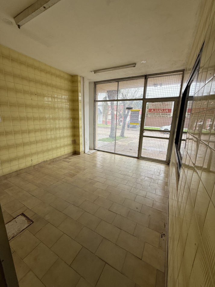 SALON COMERCIAL CON BAÑO ZONA CENTRO SANTO TOME