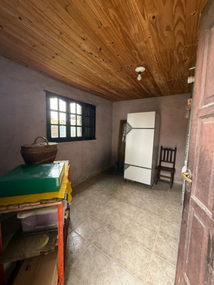 CASA 3 DORMITORIOS DESARROLLADA SOBRE GRAN TERRENO 