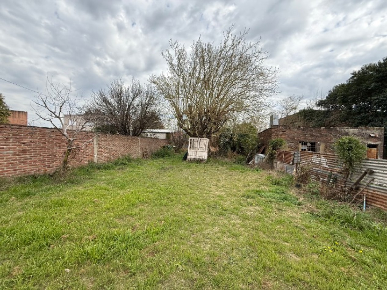 CASA 3 DORMITORIOS DESARROLLADA SOBRE GRAN TERRENO 