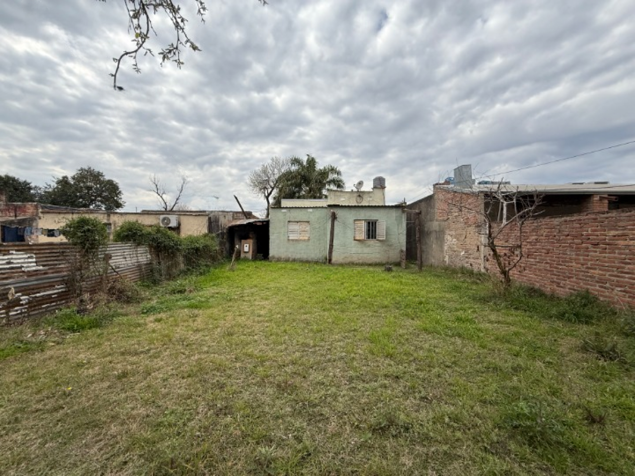 CASA 3 DORMITORIOS DESARROLLADA SOBRE GRAN TERRENO 