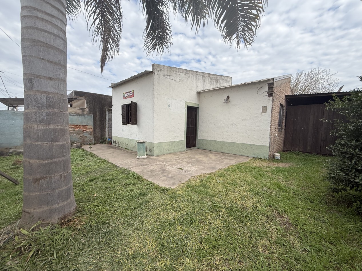 CASA 3 DORMITORIOS DESARROLLADA SOBRE GRAN TERRENO 