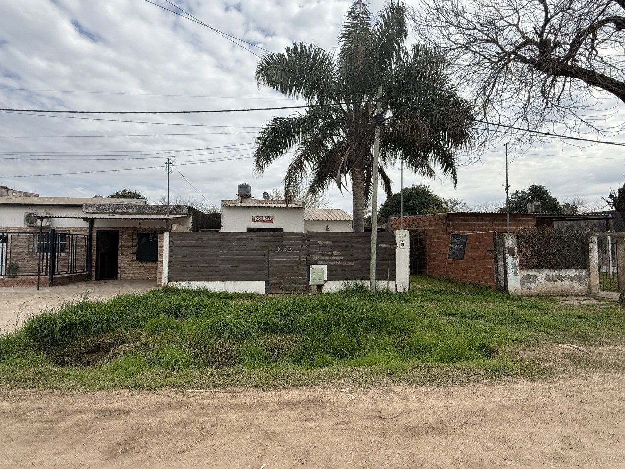 CASA 3 DORMITORIOS DESARROLLADA SOBRE GRAN TERRENO 