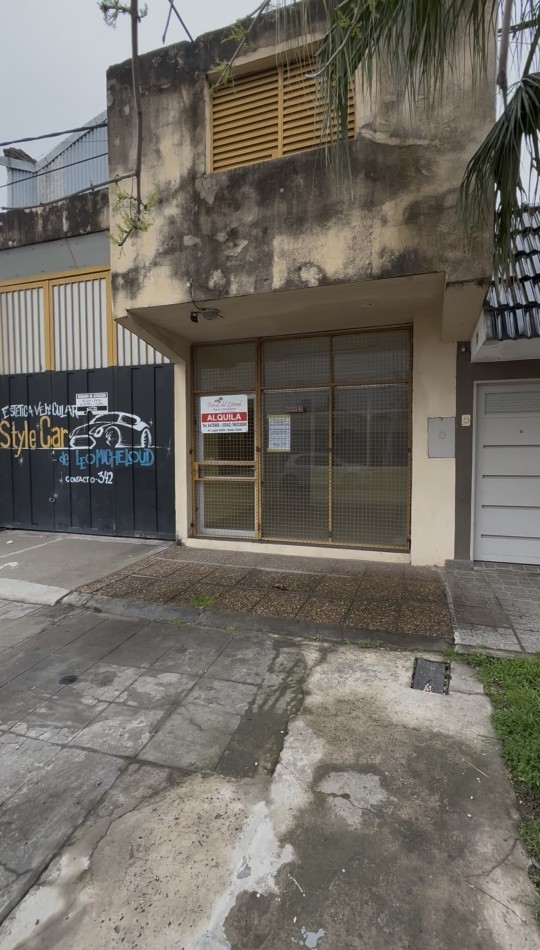 SALON CON BAÑO CENTRO SANTO TOME A MTS AV LUJAN Y RUTA 19