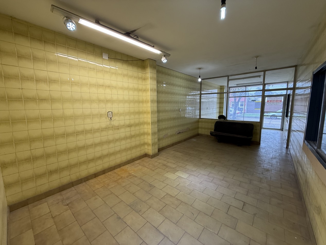 SALON CON BAÑO CENTRO SANTO TOME A MTS AV LUJAN Y RUTA 19