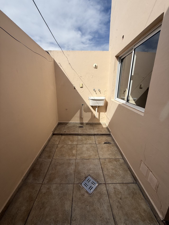 ALQUILER DPTO EN PLANTA ALTA ZONA PLAZA LIBERTAD SANTO TOME