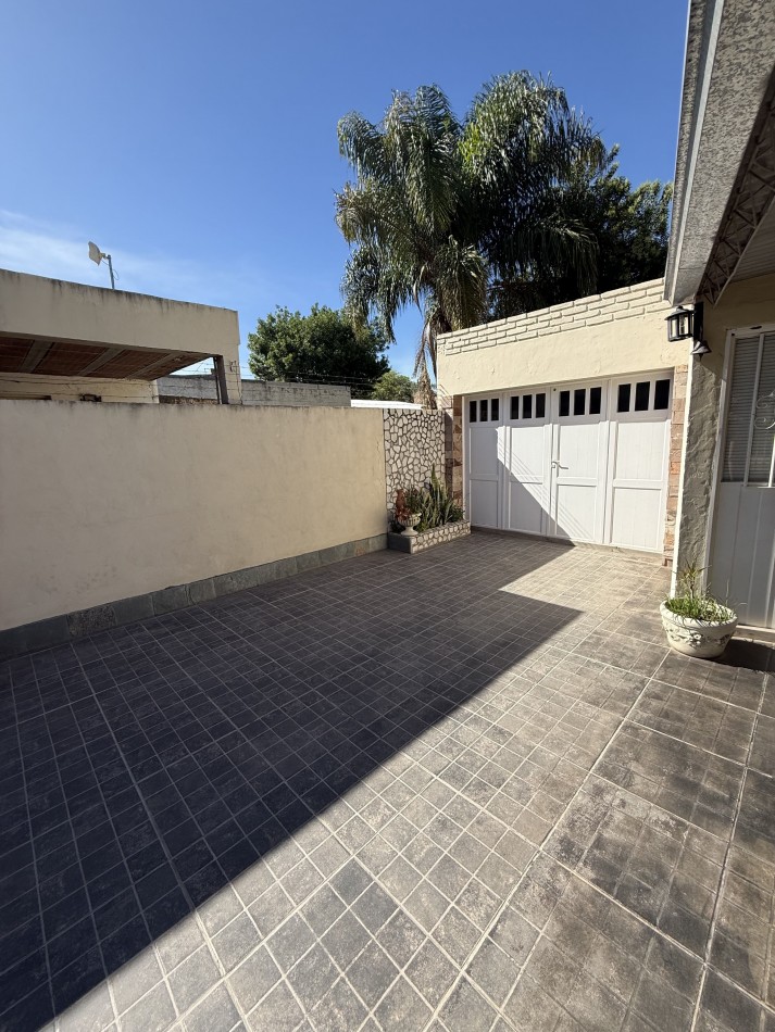 CASA CON GRAN PARQUIZADO ZONA SUR SANTO TOME 