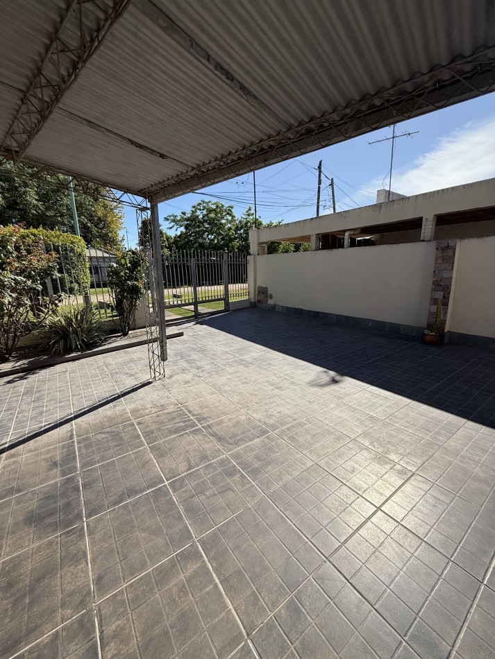 CASA CON GRAN PARQUIZADO ZONA SUR SANTO TOME 