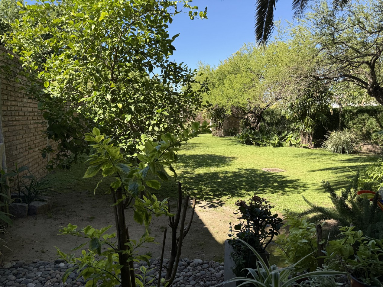 CASA CON GRAN PARQUIZADO ZONA SUR SANTO TOME 