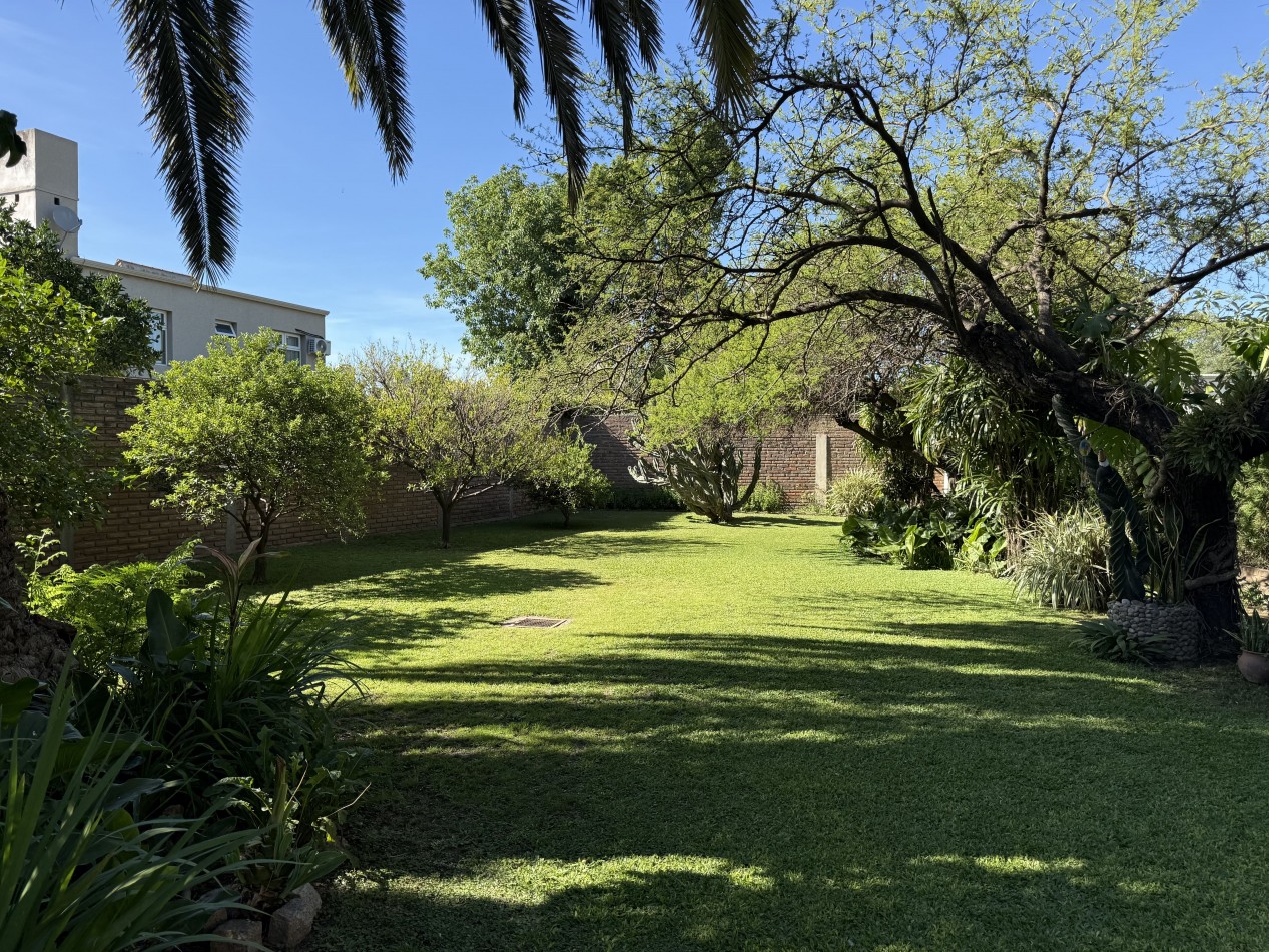 CASA CON GRAN PARQUIZADO ZONA SUR SANTO TOME 