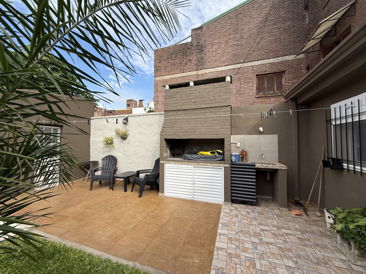 CASA 3 DORMITORIOS, PISCINA Y PATIO VERDE CENTRO SANTO TOME