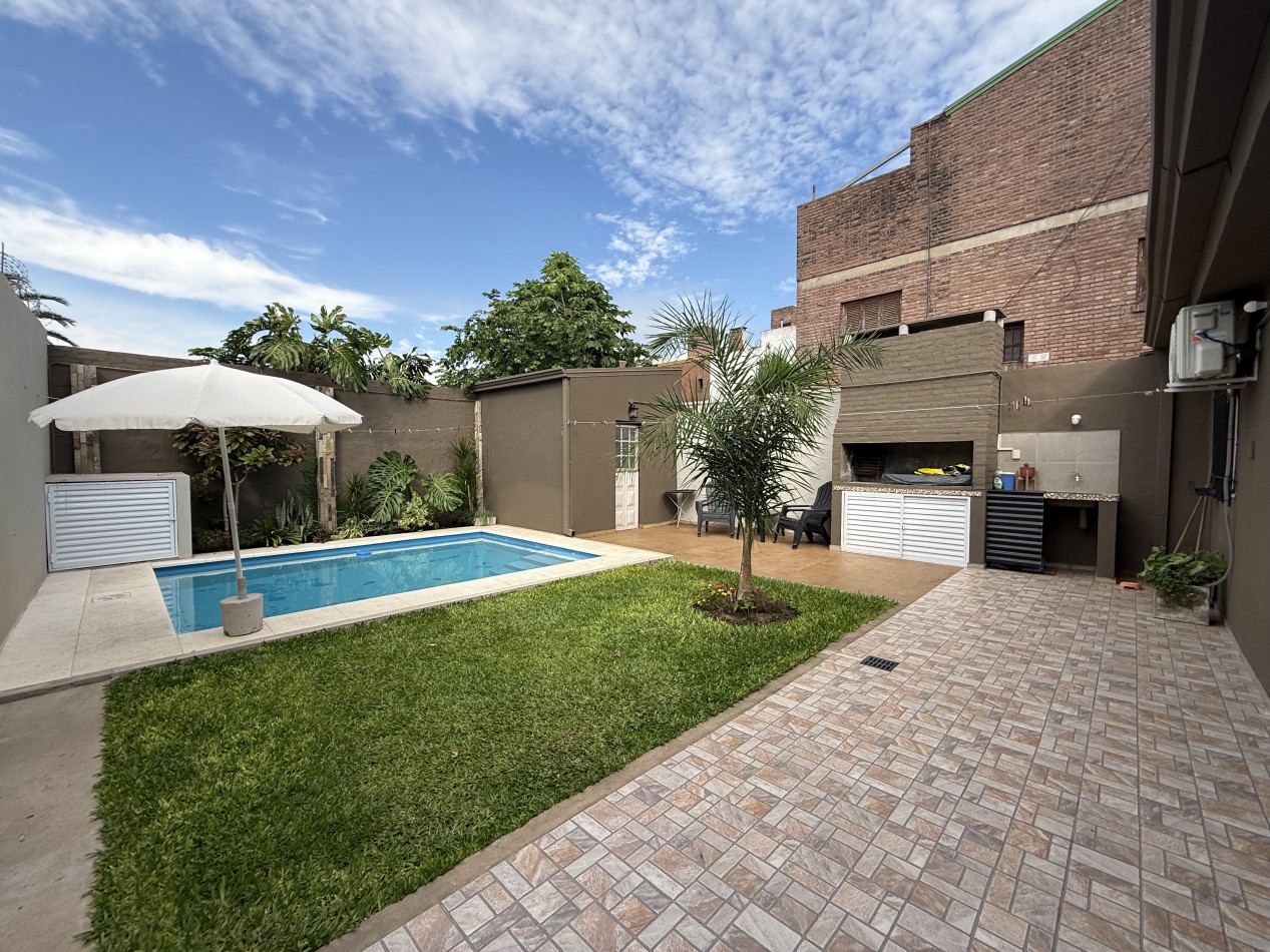 CASA 3 DORMITORIOS, PISCINA Y PATIO VERDE CENTRO SANTO TOME