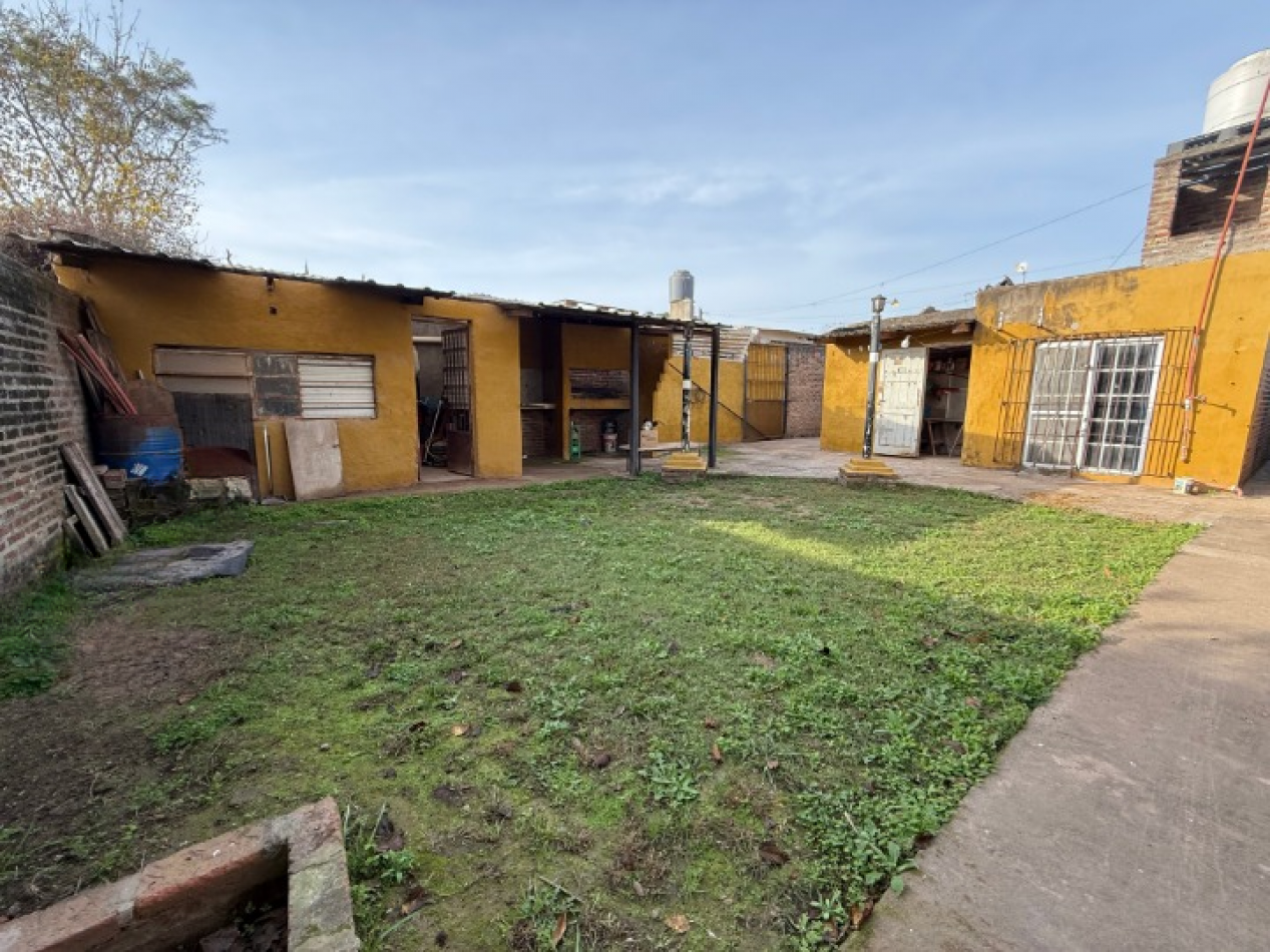 CASA CON FONDO DE COMERCIO DESPENSA