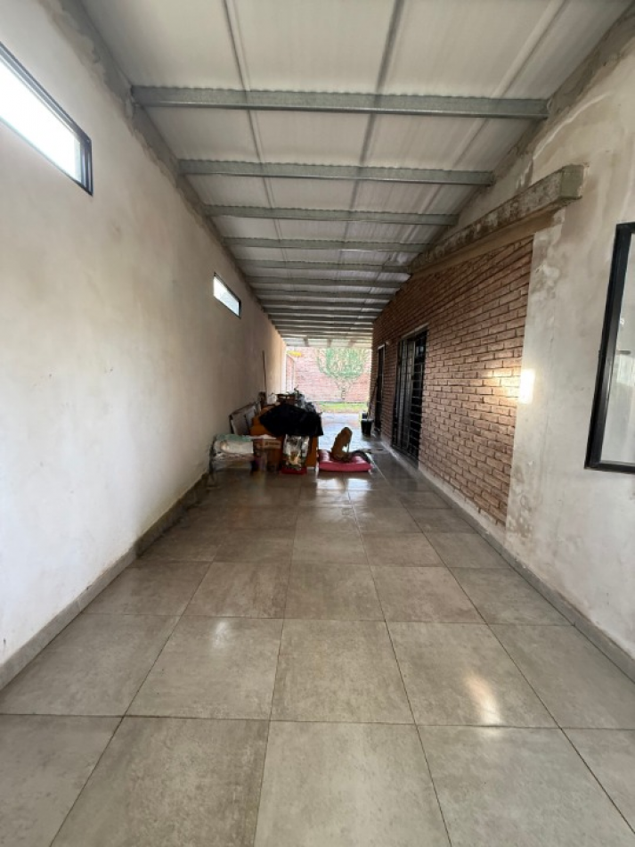 CASA EN ESQUINA C/ GARAJE DOBLE Y PATIO VERDE