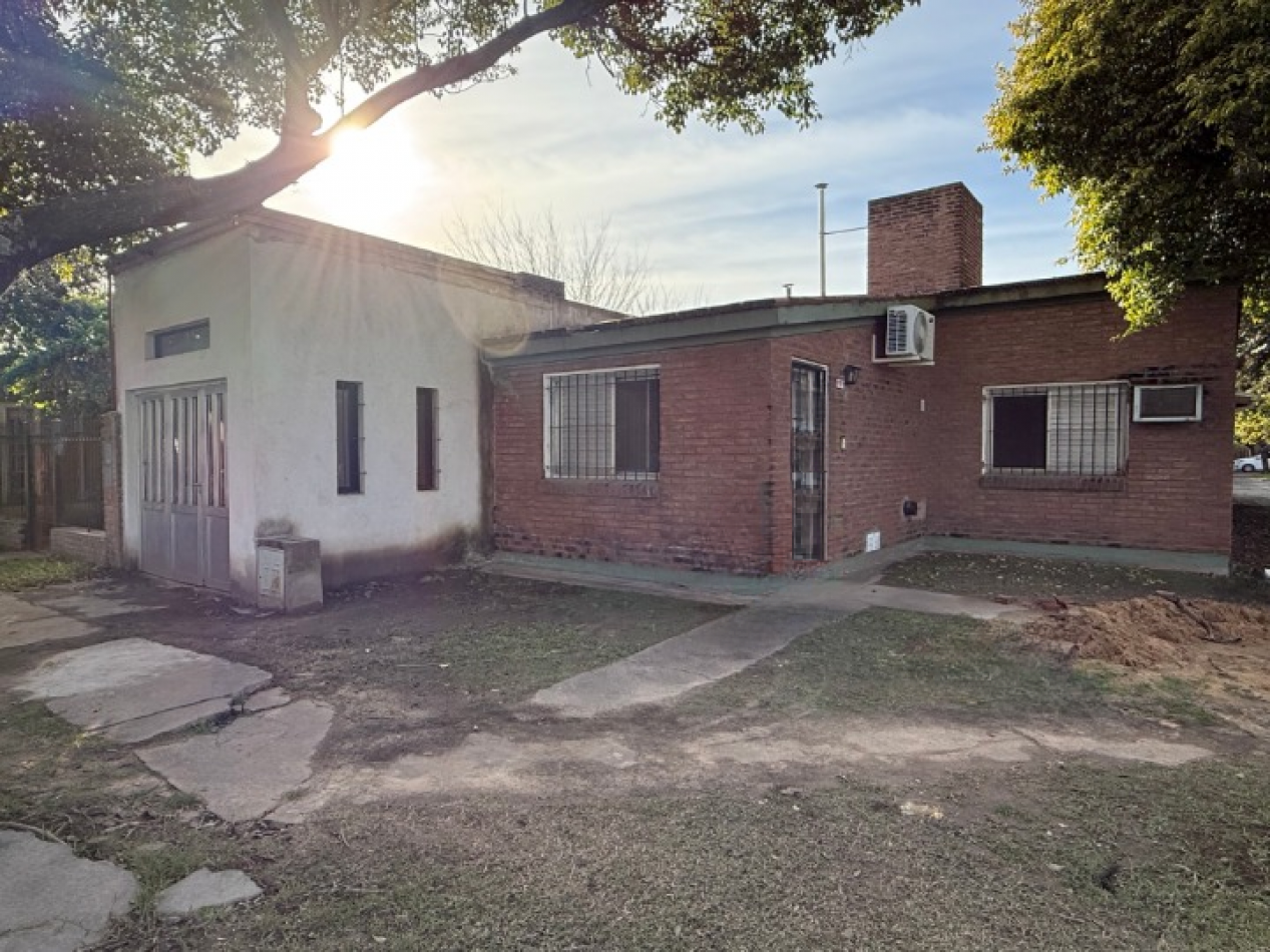 CASA EN ESQUINA C/ GARAJE DOBLE Y PATIO VERDE