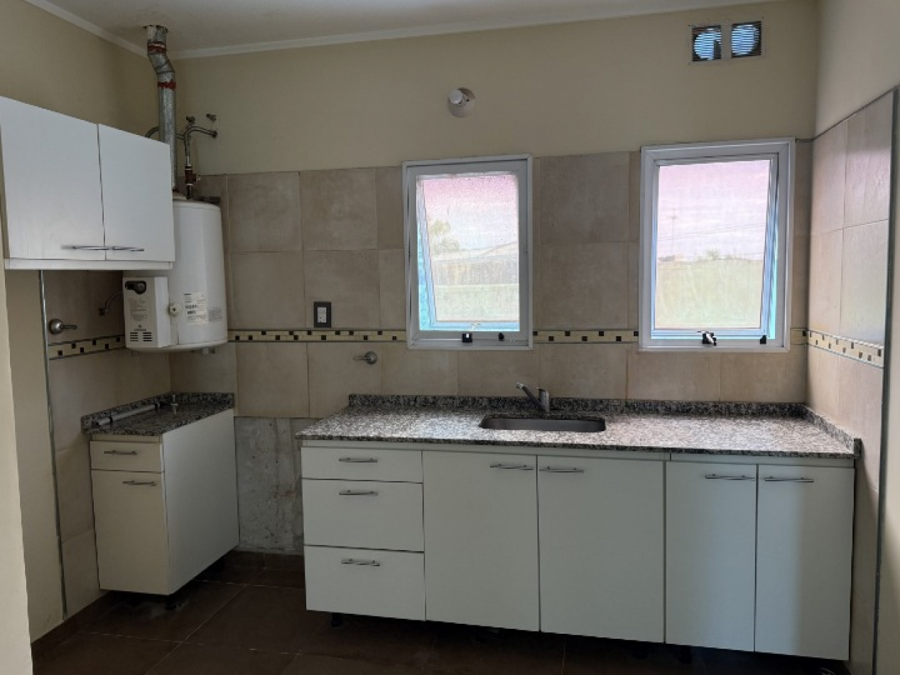 ALQUILER AMPLIO DPTO 1 DORMITORIO PLANTA ALTA ZONA PLAZA LIBERTAD