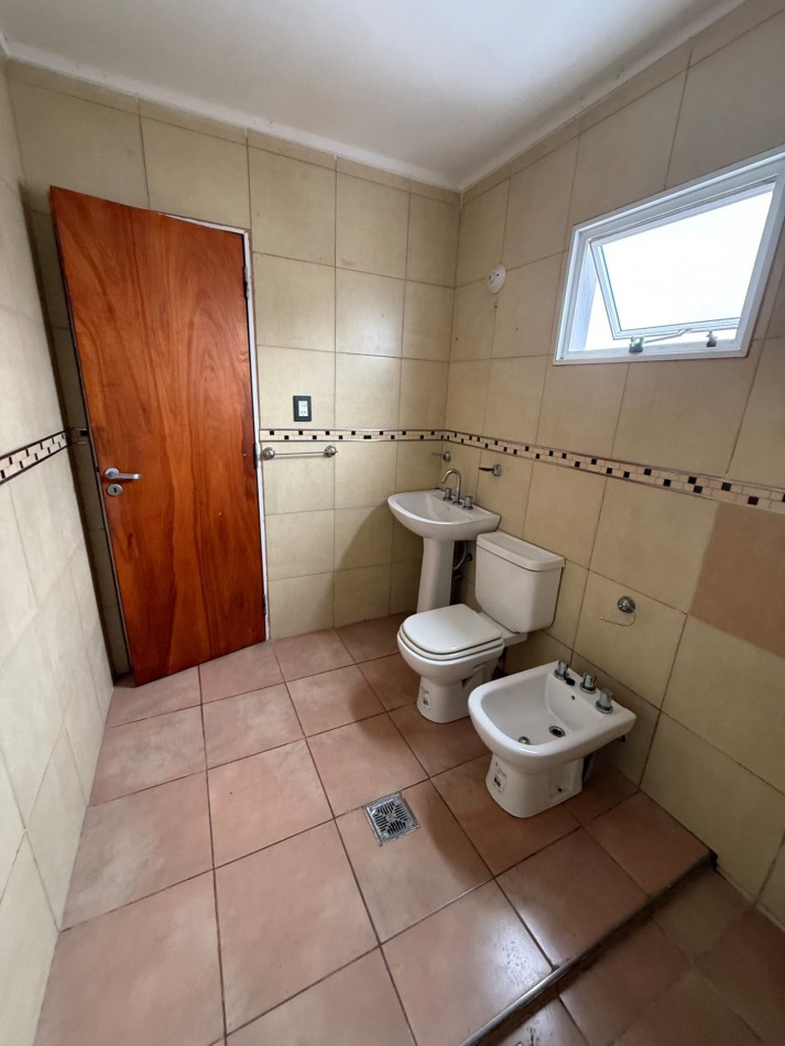 ALQUILER AMPLIO DPTO 1 DORMITORIO PLANTA ALTA ZONA PLAZA LIBERTAD