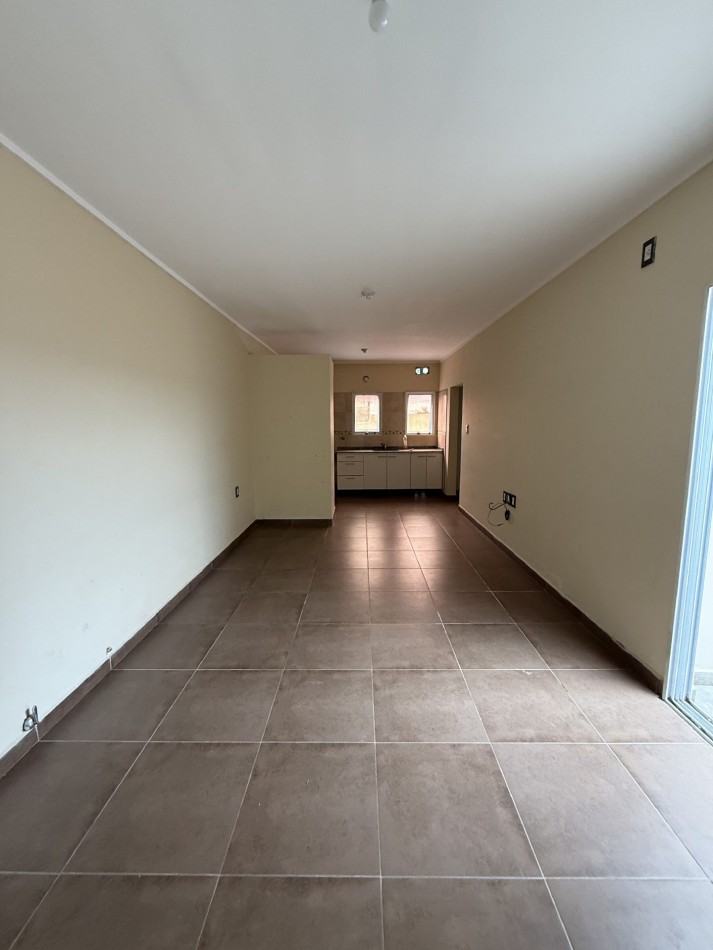 ALQUILER AMPLIO DPTO 1 DORMITORIO PLANTA ALTA ZONA PLAZA LIBERTAD