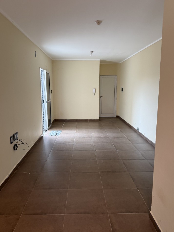 ALQUILER AMPLIO DPTO 1 DORMITORIO PLANTA ALTA ZONA PLAZA LIBERTAD