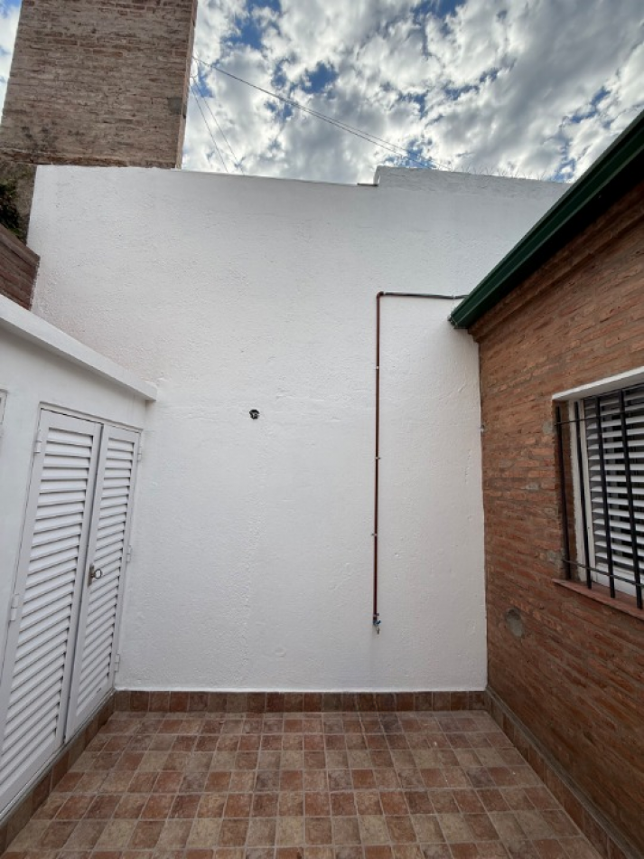 ALQUILER CASA 2 DORMITORIOS Y PATIO SECO