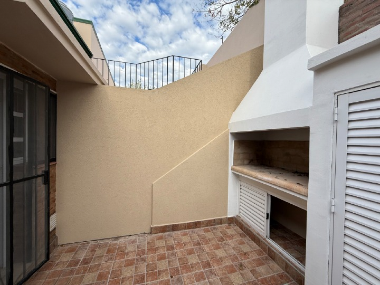 ALQUILER CASA 2 DORMITORIOS Y PATIO SECO