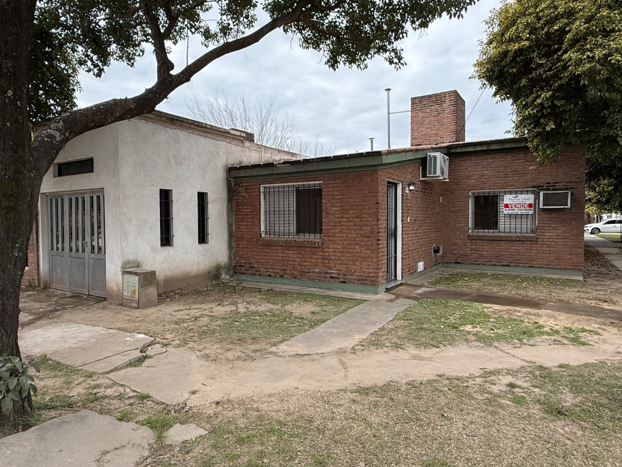 CASA EN ESQUINA C/ GARAJE DOBLE Y PATIO VERDE