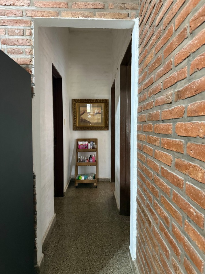 CASA EN ESQUINA C/ GARAJE DOBLE Y PATIO VERDE