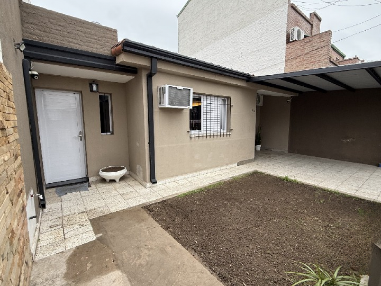 CASA 3 DORMITORIOS, PISCINA Y PATIO VERDE CENTRO SANTO TOME