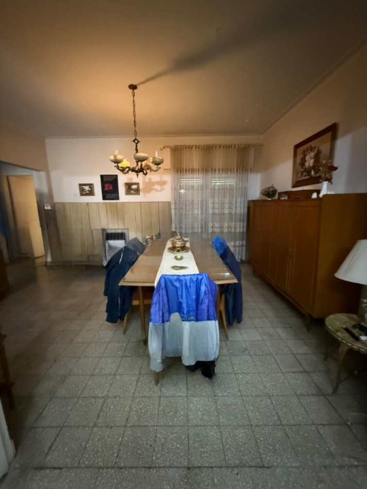 CASA 3 DORMITORIO, GARAGE Y PATIO SECO EN BARRIO SUR