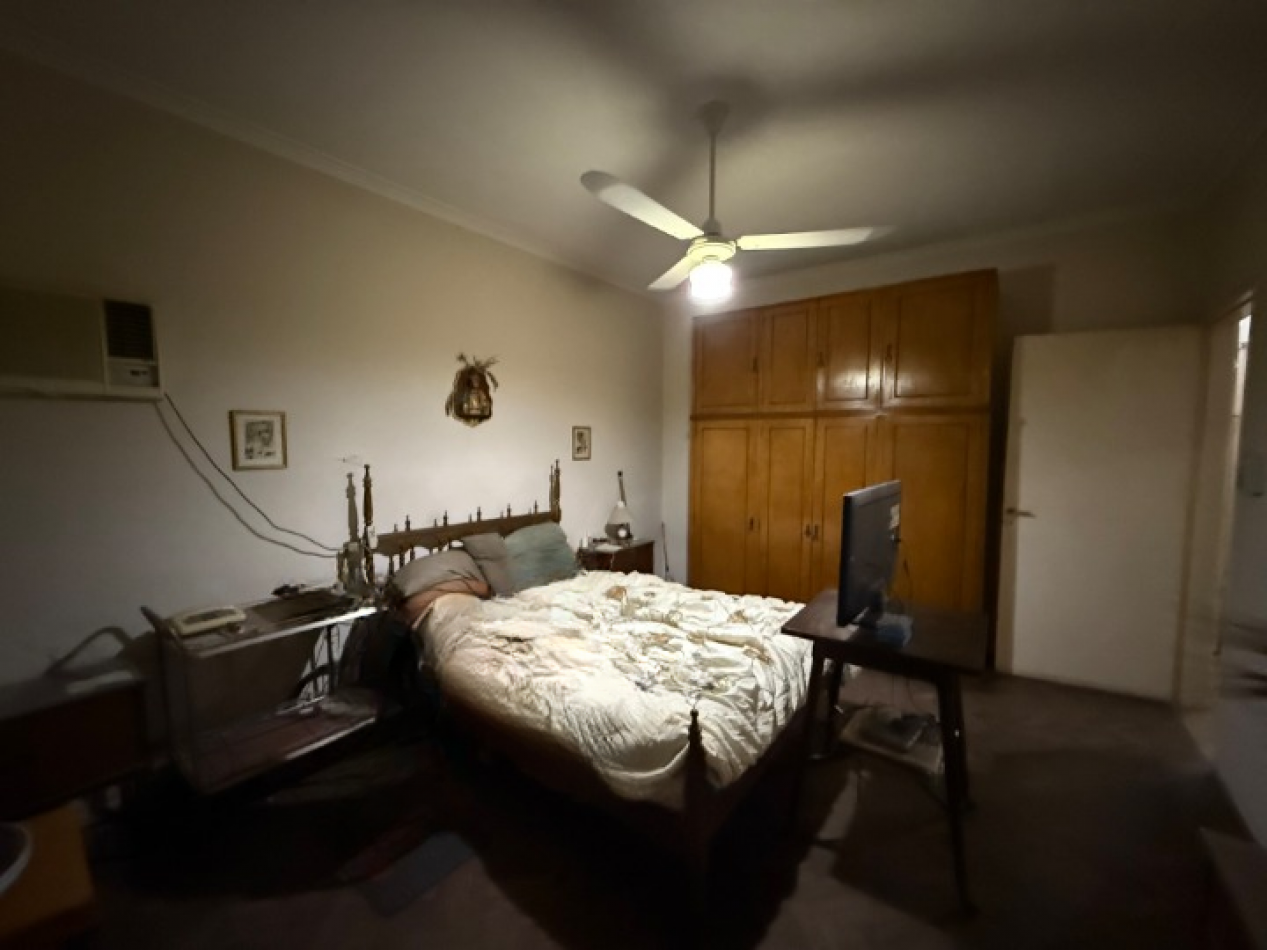 CASA 3 DORMITORIO, GARAGE Y PATIO SECO EN BARRIO SUR